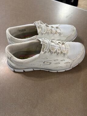 Skechers Air Cooled Gratis Going places slip on size 7.5